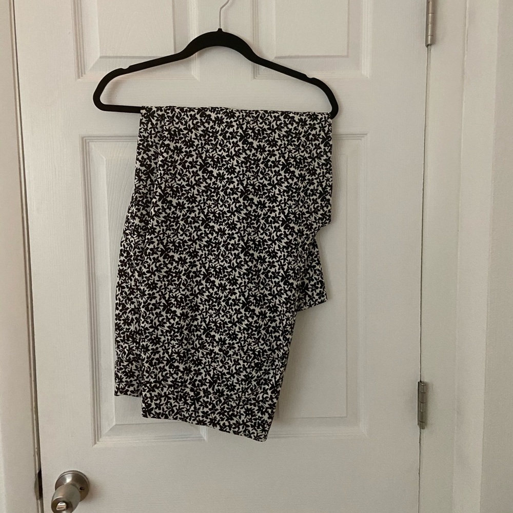Lane Bryant 24W black/white trousers⭐️